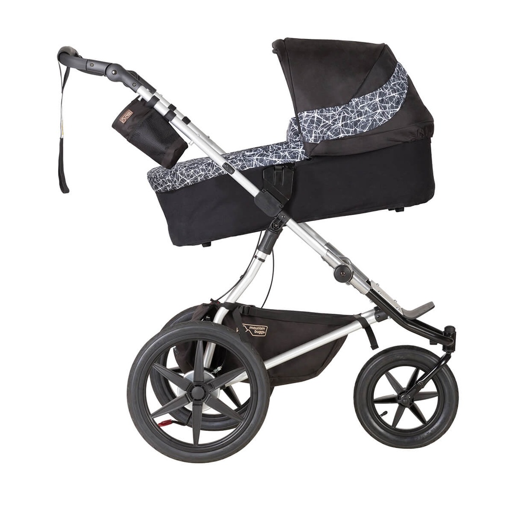 carrycot plus on terrain in graphite